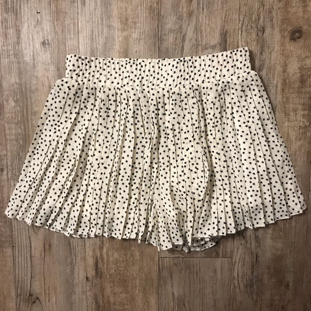 Fabrik Black and White Star Printed Flowy Shorts